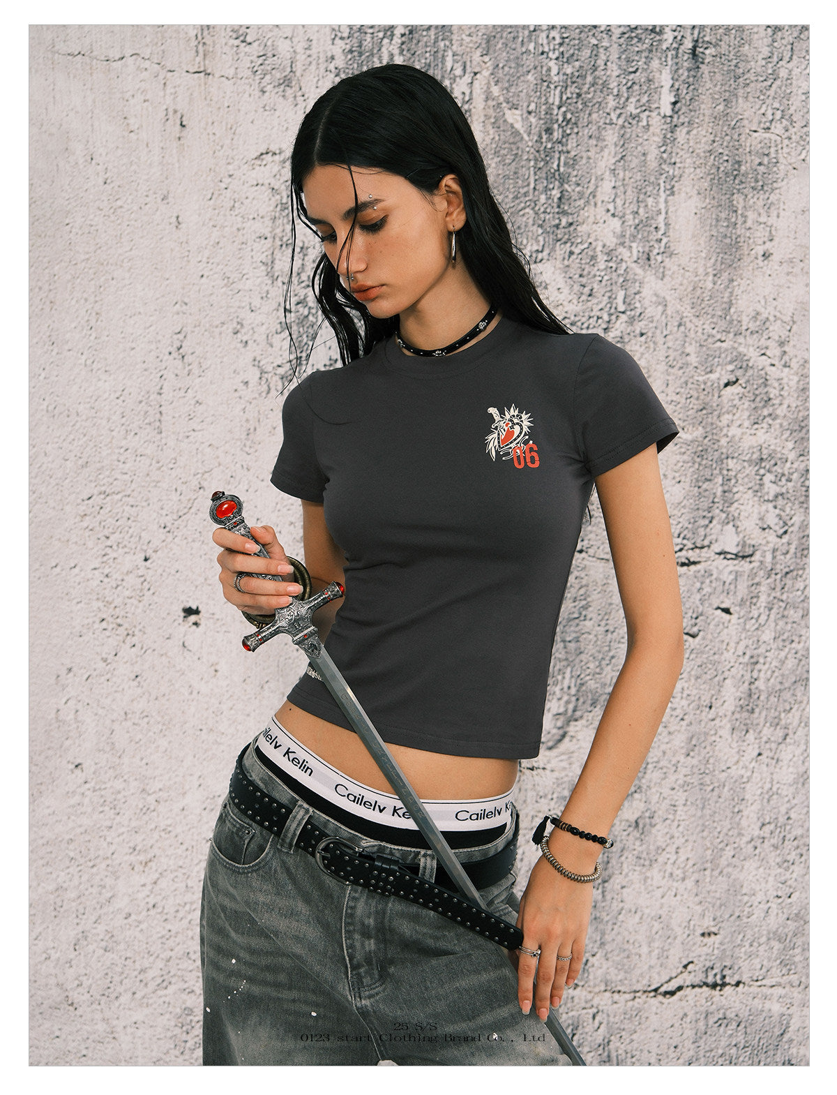 Women's Heart Graffiti Slim Fit Graphic T-Shirt